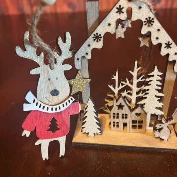 Rustic Wooden Christmas Decorations Set Of 4 With Reindeer & Snowy Village Scene - Picture 2 of 8